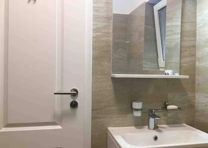 Magheru Cozy New 2 アパート *